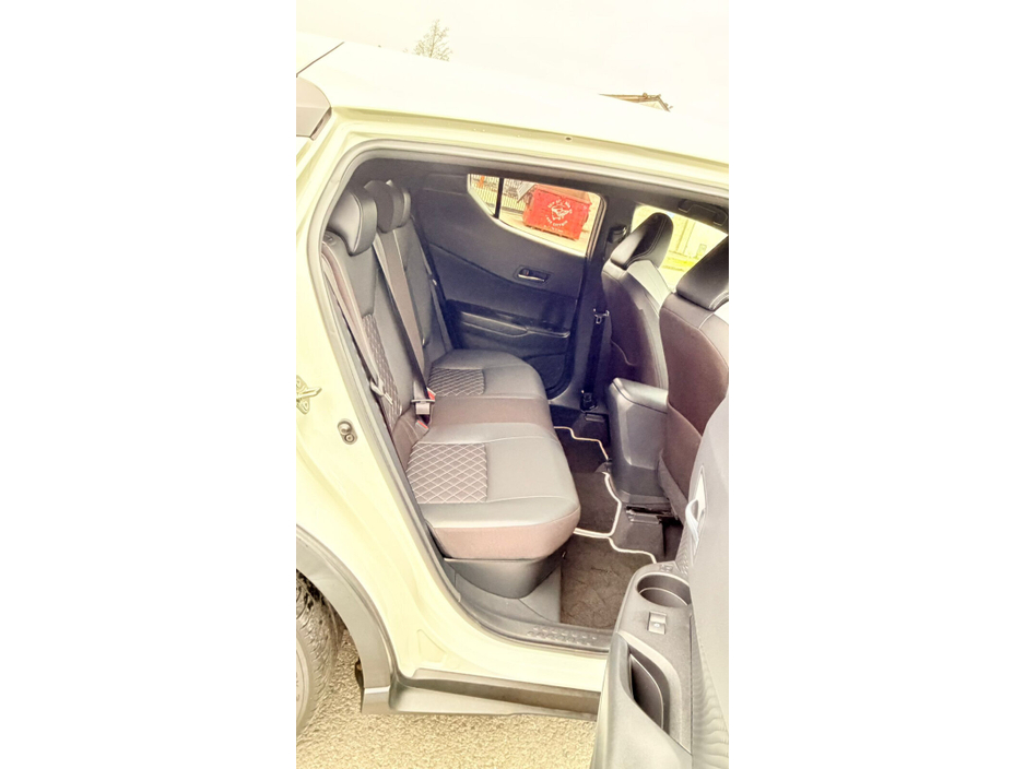 2019 Toyota C-HR 1.8 HYBRID LUNA €22,499