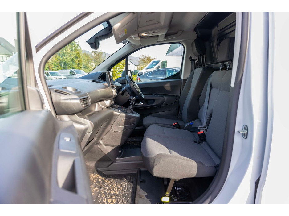 2025 Peugeot Partner PARTNER PROF PLUS 1.5 HDI 100 €22,725