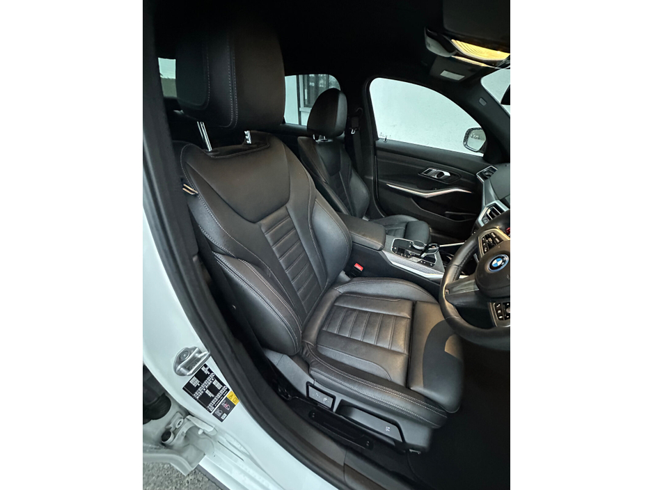 2022 BMW 3 Series  €32,995