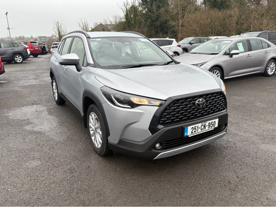 2025 Toyota Corolla CROSS 1.8 LUNA €36,950