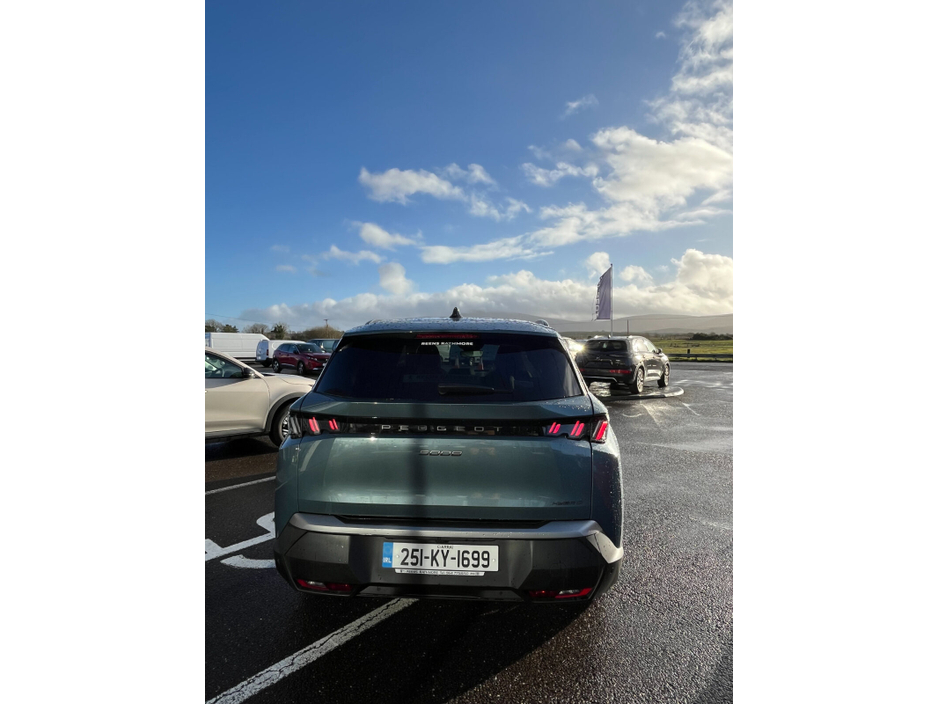 2025 Peugeot 5008 1.2 MHEV 145bhp E-DCS6 Allure €48,950