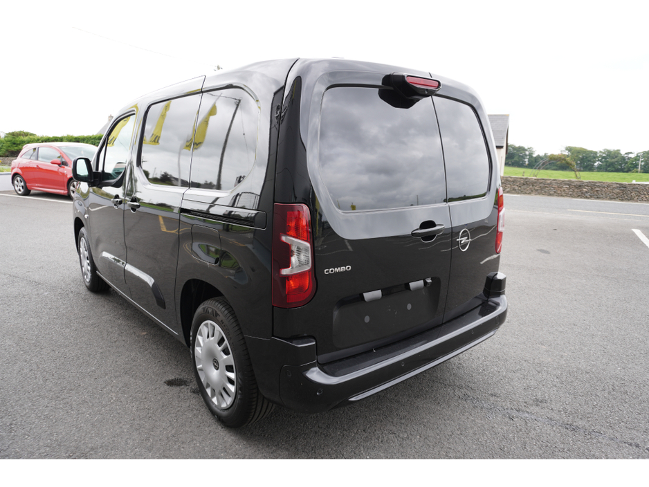 2026 Opel Combo SPORTIVE 1.5 D-TURBO €25,000