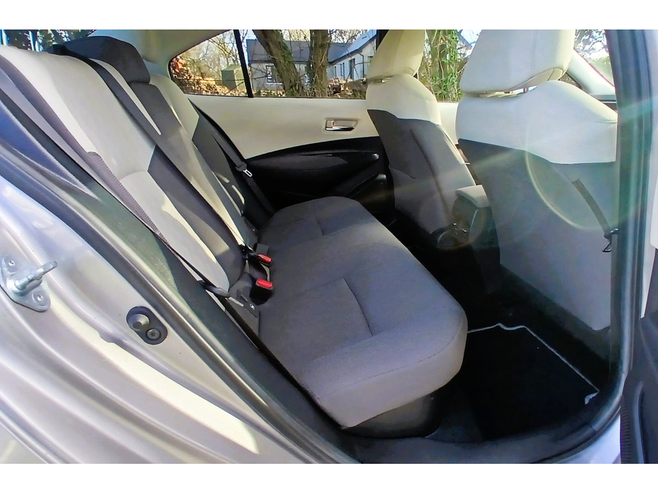 2022 Toyota Corolla HYBRID LUNA SPORT 4DR €26,000