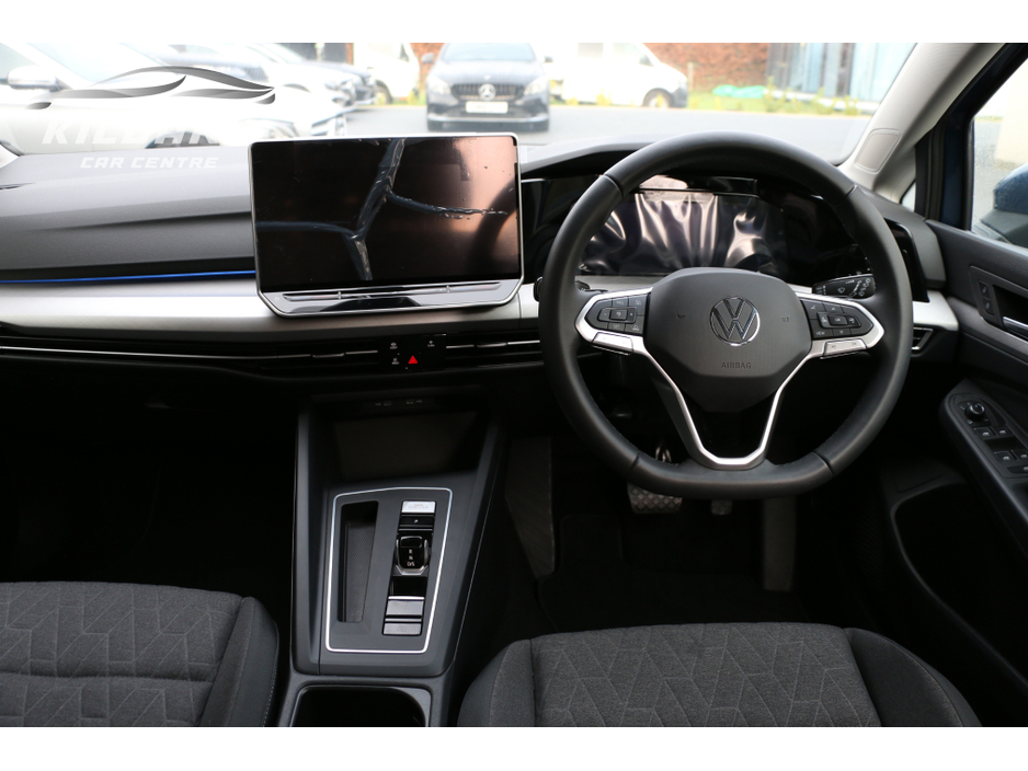 2025 Volkswagen Golf eTSI HYBRID AUTO €31,995