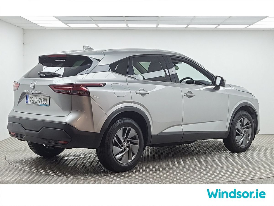 2022 Nissan Qashqai 1.3 PET MILD HYBRID SV + Glass Roof Rail Pack €25,995