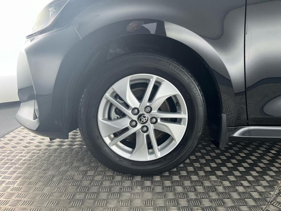 2023 Toyota Yaris HYBRID LUNA €24,450