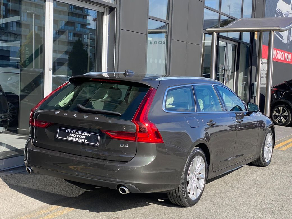 2020 Volvo V90 2.0 D4 Momentum Plus Auto 190bhp €31,900