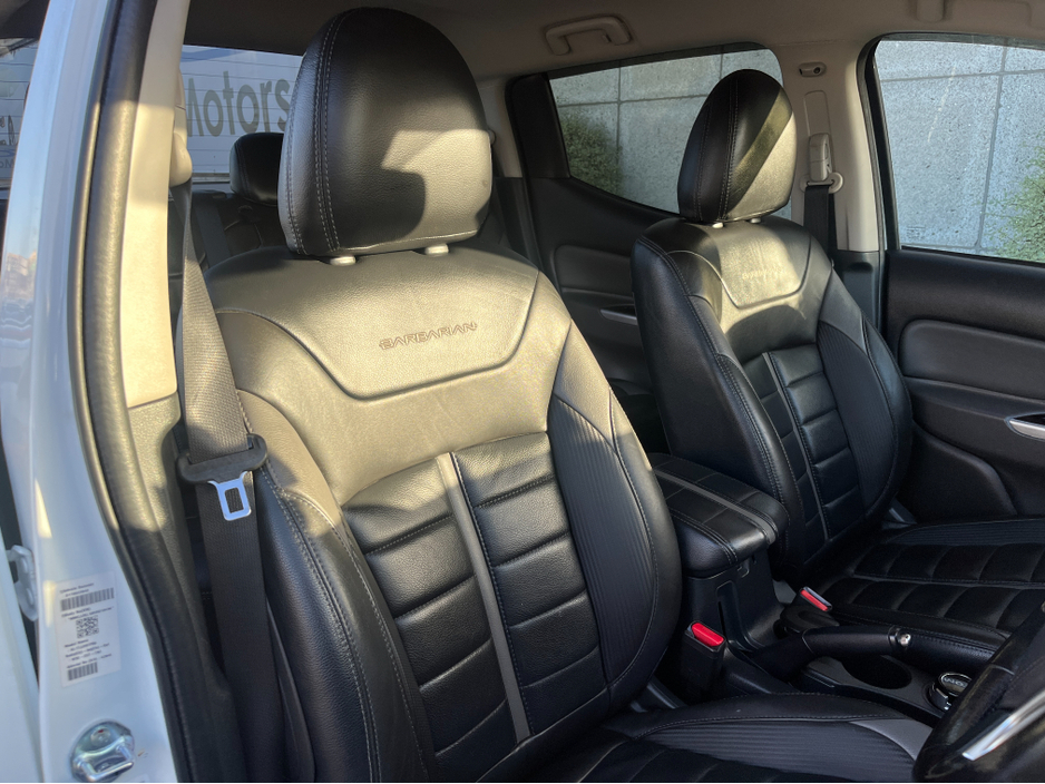 2017 Mitsubishi L200 DID BARBARIAN D/C 4WD 18 2.5 MANUAL //HIGH SPEC//FULL LEATHER//HEATED SEATS//REVEVRSE CAMERA//KEYLESS ENTRY//