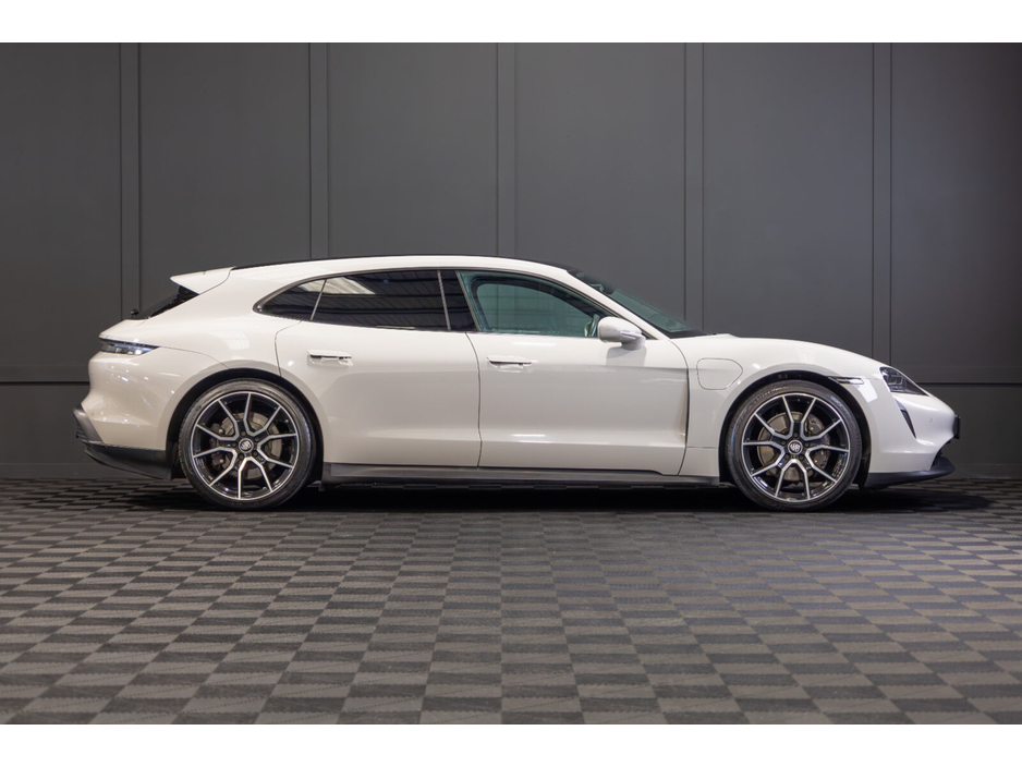 2023 Porsche Taycan Taycan Sport Turismo €71,950