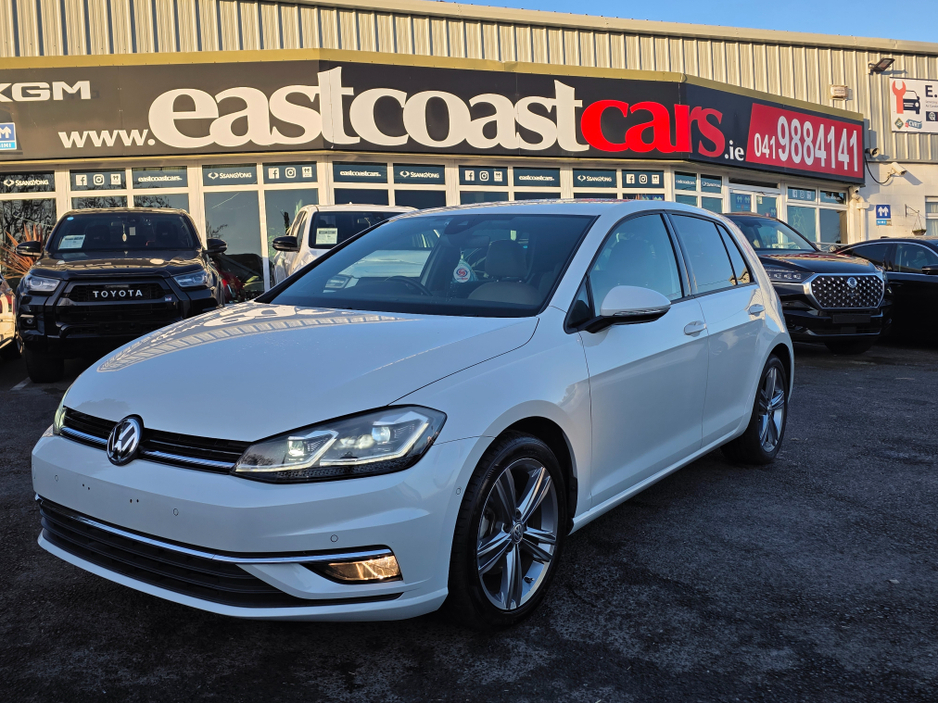 2019 Volkswagen Golf FULL CREAM LEATHER SEATS  ELECTRIC HEATED SEATS SAT NAV PACK - VIRTUAL CLOCKS -REVERSE CAMERA - NAVIGATION - CARPLAY - ANDROID AUTO- BLIND SPOT REAR TRAFFIC ASSIST - DISCOVER PRO €21,950