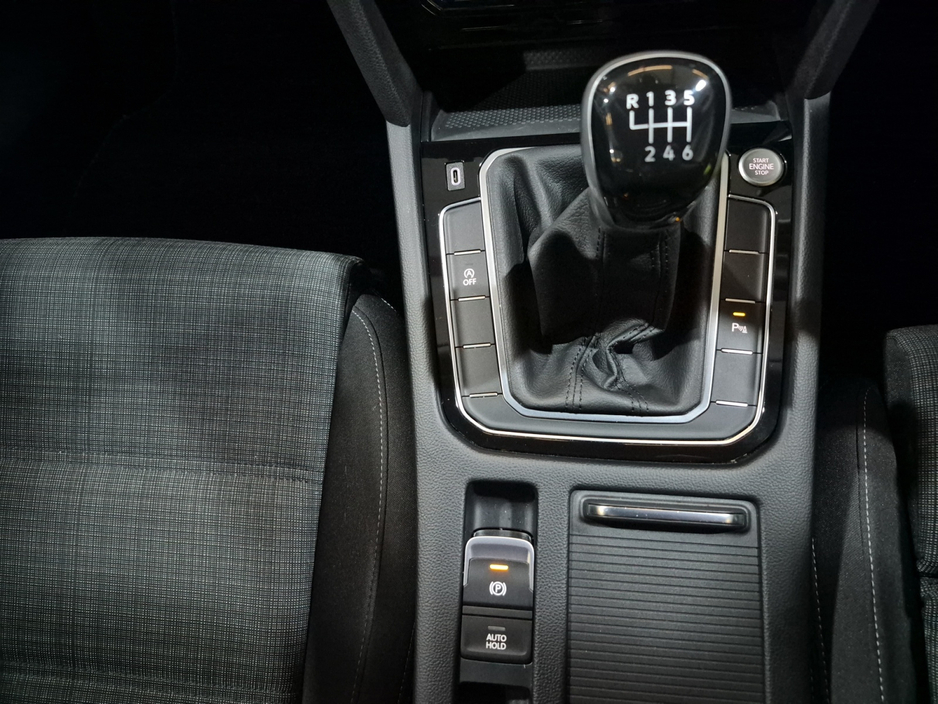 2022 Volkswagen Passat BUSINESS 2.0 TDI MANUAL 6SPEED FWD 150 4DR €27,000