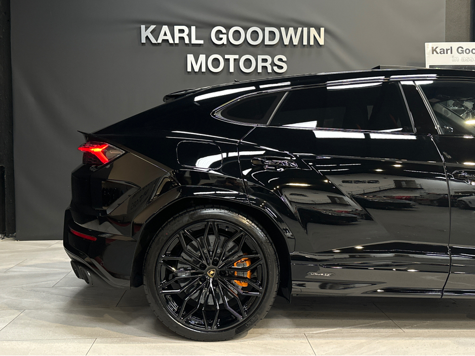 2025 Lamborghini Urus URUS S-E 4X4 V8 TWIN TURBO €359,950