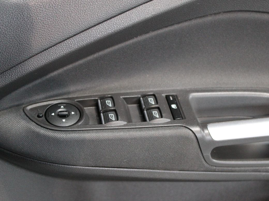 2017 Ford C-Max Zetec 1.5 TDCI 95PS M6 4DR €12,999