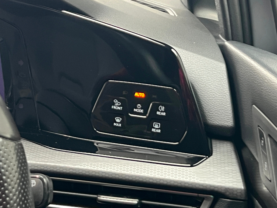 2022 Volkswagen Golf GTI CLUBSPORT 2.0 TSI 300HP *PAN ROOF* €49,990