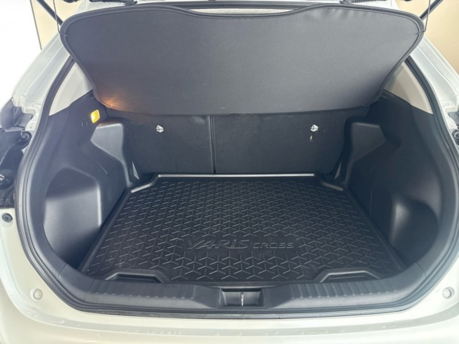 2025 Toyota Yaris Cross Luna Hybrid *Pearl White* €30,950