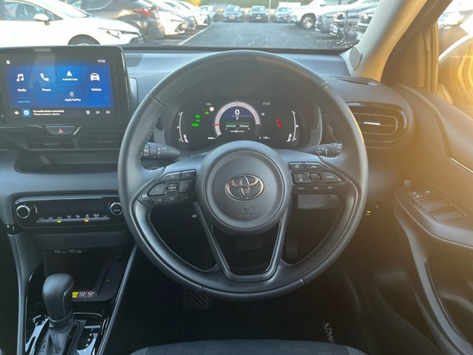 2025 Toyota Yaris YARIS LUNA SPORT €28,888