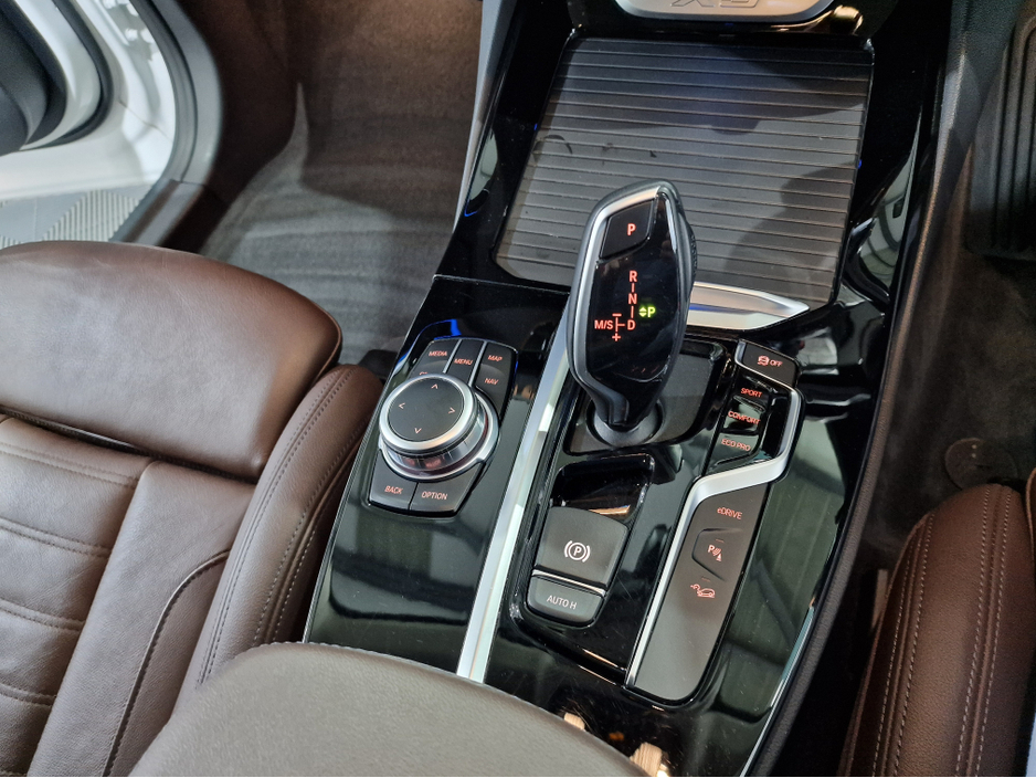 2021 BMW X3 30E X-DRIVE X-LINE AUTOMATIC **ONE OWNER / ACTIVE CRUISE CONTROL / APPLE CARPLAY / ELECTRIC TOWBAR / FULL MOCHA LEATHER / HEATED STEERING WHEEL / SAT NAV / REVERSE CAMERA / REAR TINTED GLASS** €38,450