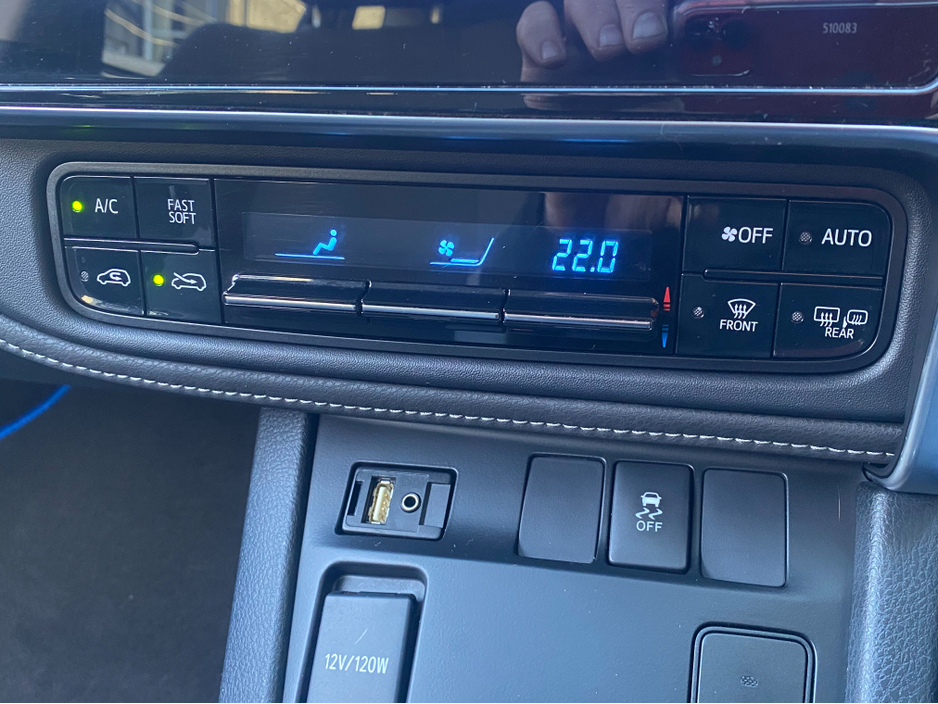 2016 Toyota Auris HYBRID @ Waltons Garage Ranelagh €13,950