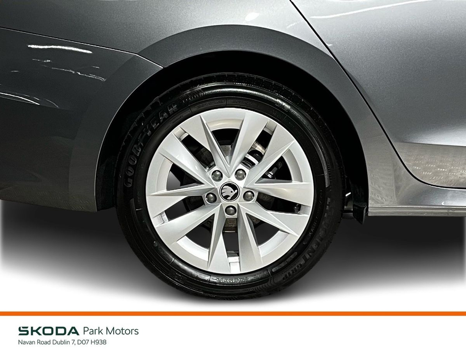 2025 Skoda Octavia Selection 2.0TDI 115BHP - Reversing Camera - Climate Control - Cruise Control - Apple CarPlay/Android Auto - Auto Lights/Wipers €32,950