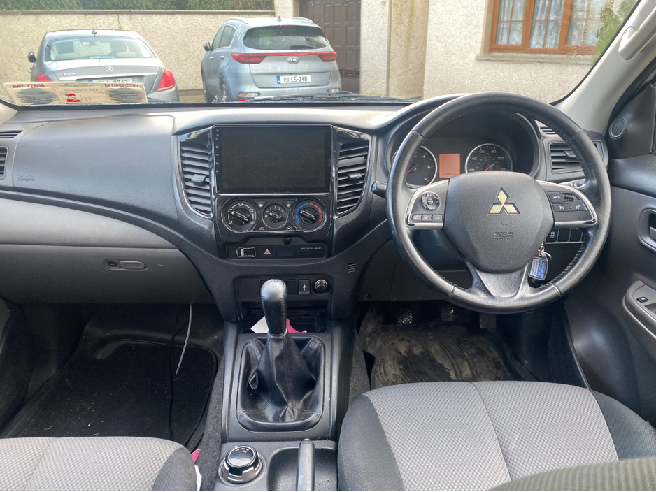 2016 Mitsubishi L200 DID 4LIFE 4DR 2.5 CR 4WORK €18,000