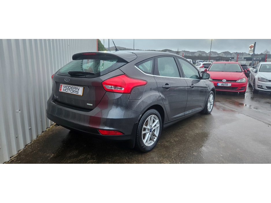 2015 Ford Focus ZETEC eco 100bhp very low miles €8,750