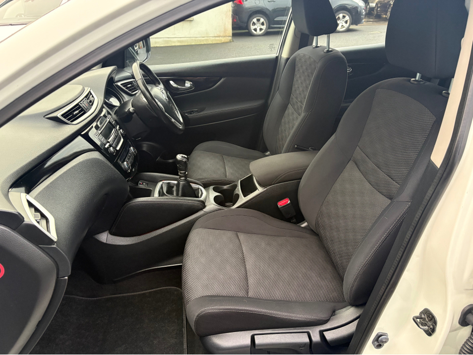 2015 Nissan Qashqai 1.2 PET SV E6 4DR €9,450