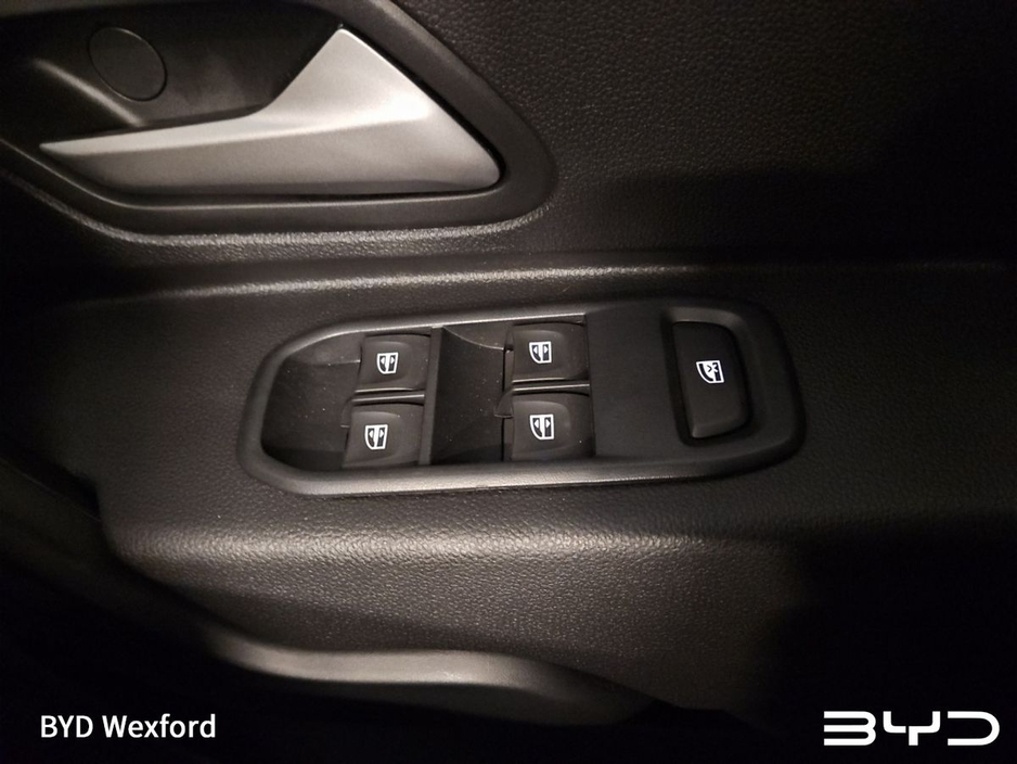 2023 Dacia Duster (DEPOSIT TAKEN) 1.3 TCe 150 EDC Expression €18,475