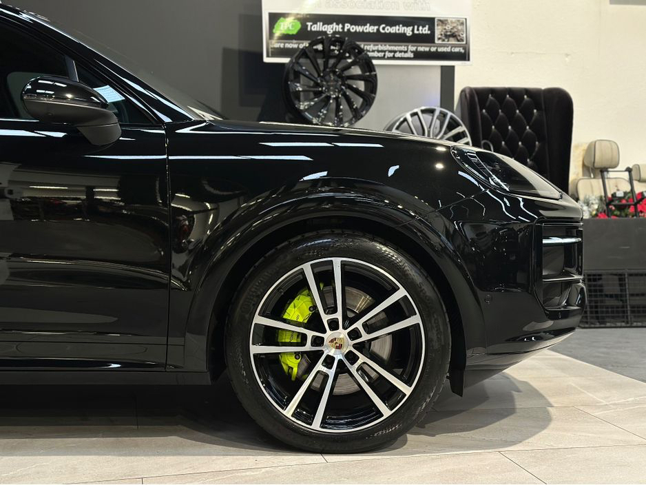 2024 Porsche Cayenne 3.0 V6 E-HYBRID MEGA  SPEC €109,950