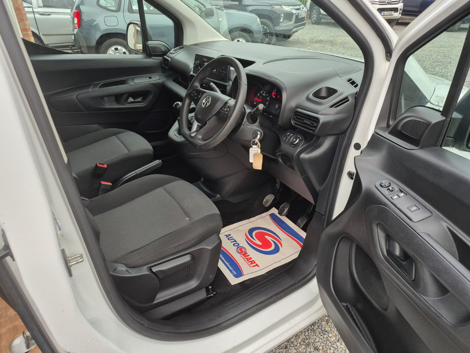 2021 Opel Combo Van L2H1 Spec fully plylined in rear with side loding door and double opening rear doors new CRVT test trade in wanted €12,750