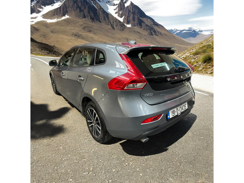 2019 Volvo V40 D3 (150hp) Momentum Edition Geartronic €15,888