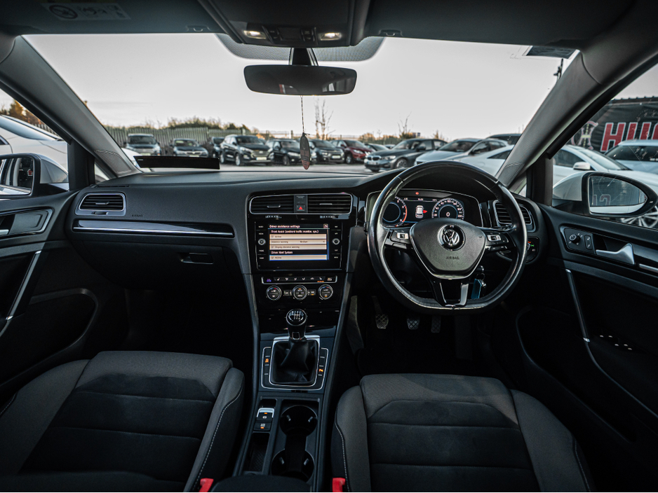 2017 Volkswagen Golf 172 Golf 1.0tsi HIGHLINE/FSH/High spec/1yr warrant €16,888