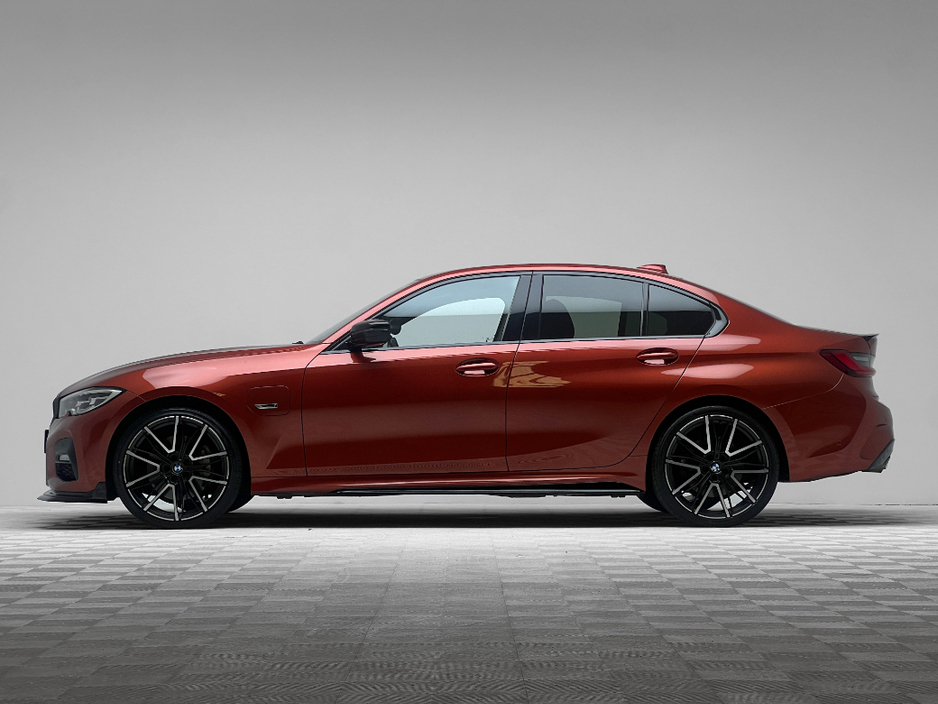 2022 BMW 3 Series 330E M SPORT €27,990