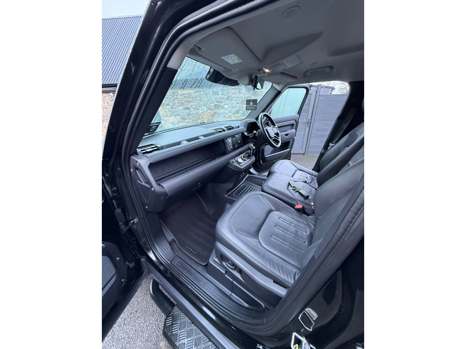 2021 Land Rover Defender 110 2.0D SD4 SE €63,995