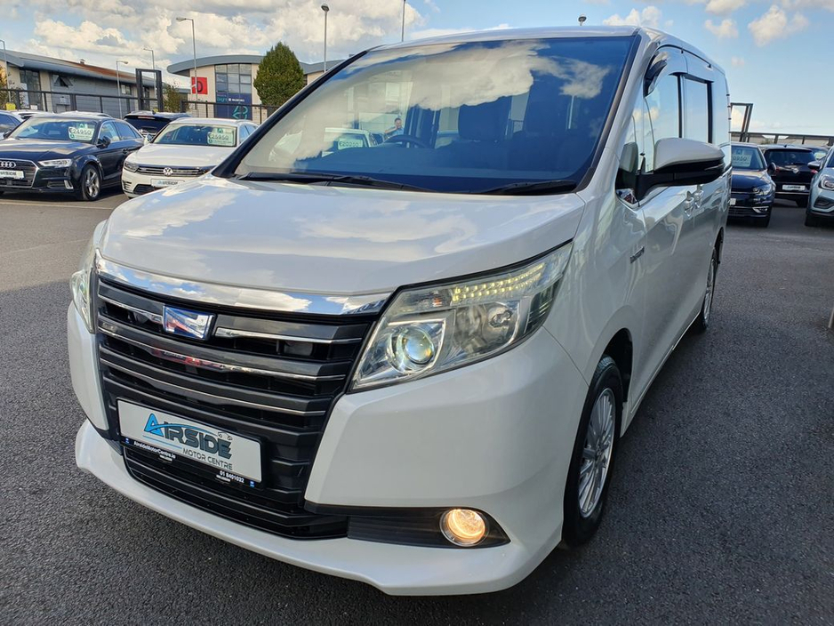 2014 Toyota Noah 7 SEATER * 1.8 SELF CHARGING HYBRID €16,950
