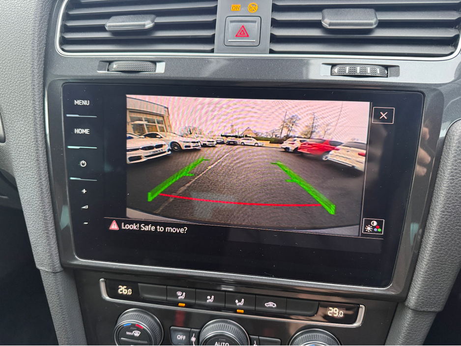 2017 Volkswagen Golf COMFORTLINE 1.2 AUTOMATIC * REAR VIEW CAMERA, AUTO LIGHTS, ADAPTIVE CRUISE CONTROL, POWERED FOLDING HEATED MIRRORS, LUMBAR SUPPORT, 2 KEYS, TOUCH SCREEN RADIO, MULTIFUNCTION STEERING WHEEL* €17,950