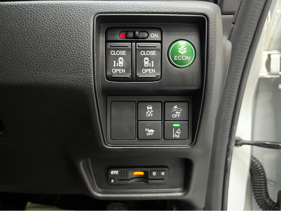 2017 Honda Odyssey €21950 2017 HONDA ODYSSEY 7 SEATER AUTOMATIC HYBRID ABSOLUTE SENSING  2.0 AUTOMATIC / ELECTRIC SEATS / REVERSE CAMERA / CRUISE CONTROL / AUTOMATIC DOORS €21,950