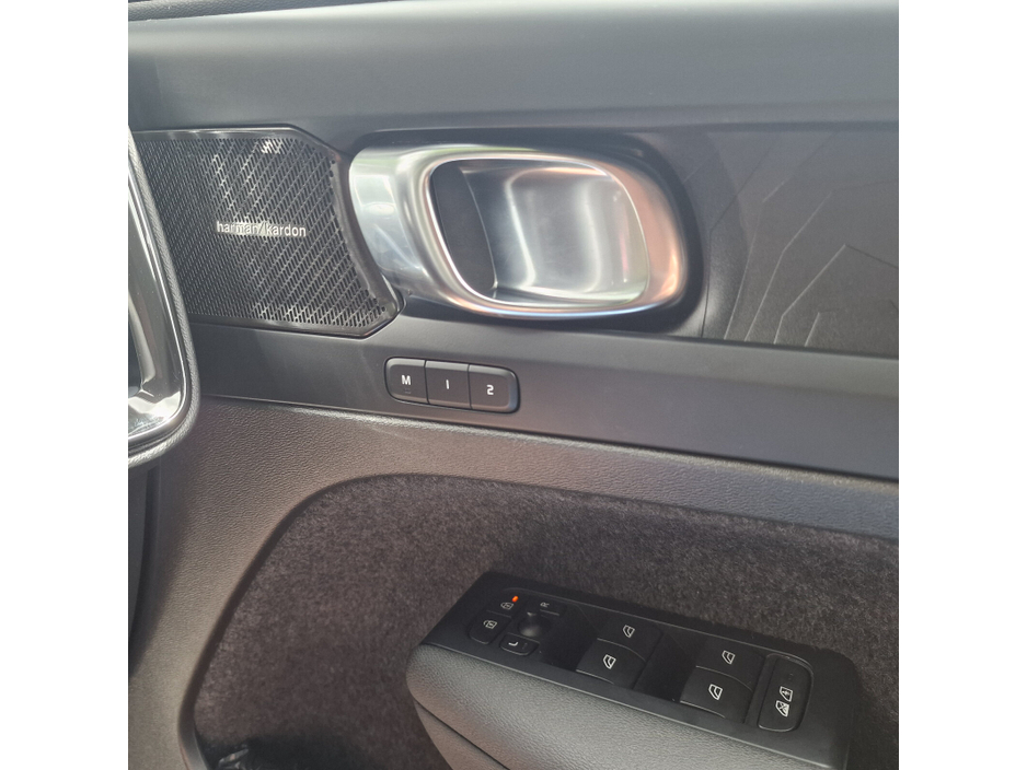 2023 Volvo XC40  €34,950