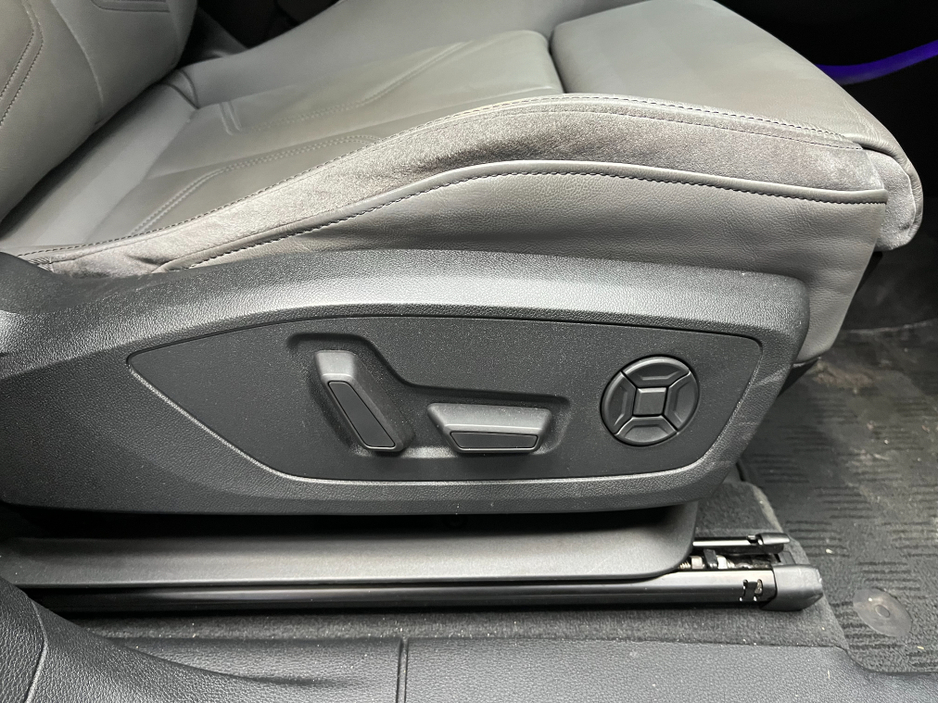 2020 Audi Q3 €34950! 2020 AUDI Q3 S-LINE 35TDI QUATTRO 2.0 AUTOMATIC / CRUISE CONTROL / ELECTRIC MEMORY & HEATED SEATS / REVERSE CAMERA €34,950