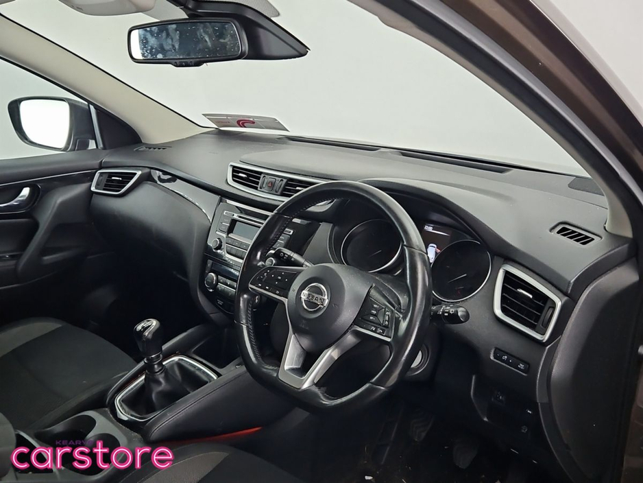 2017 Nissan Qashqai 1.2 PET XE €15,888