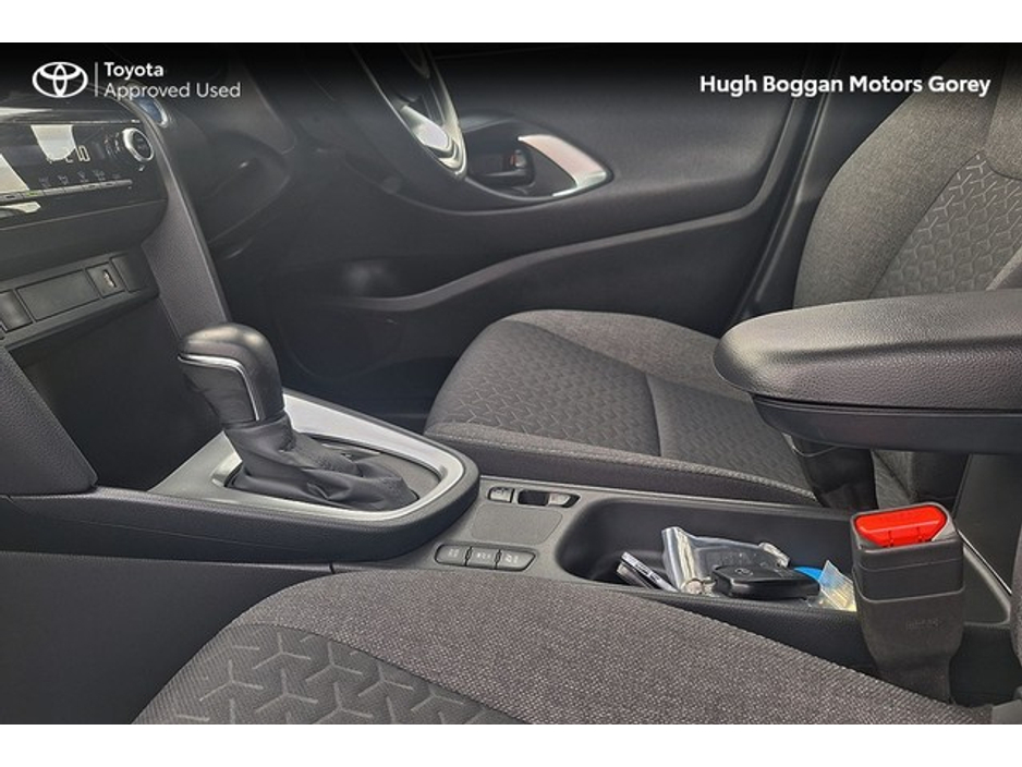 2025 Toyota Yaris Cross YARIS CROSS LUNA SPORT BI €33,950