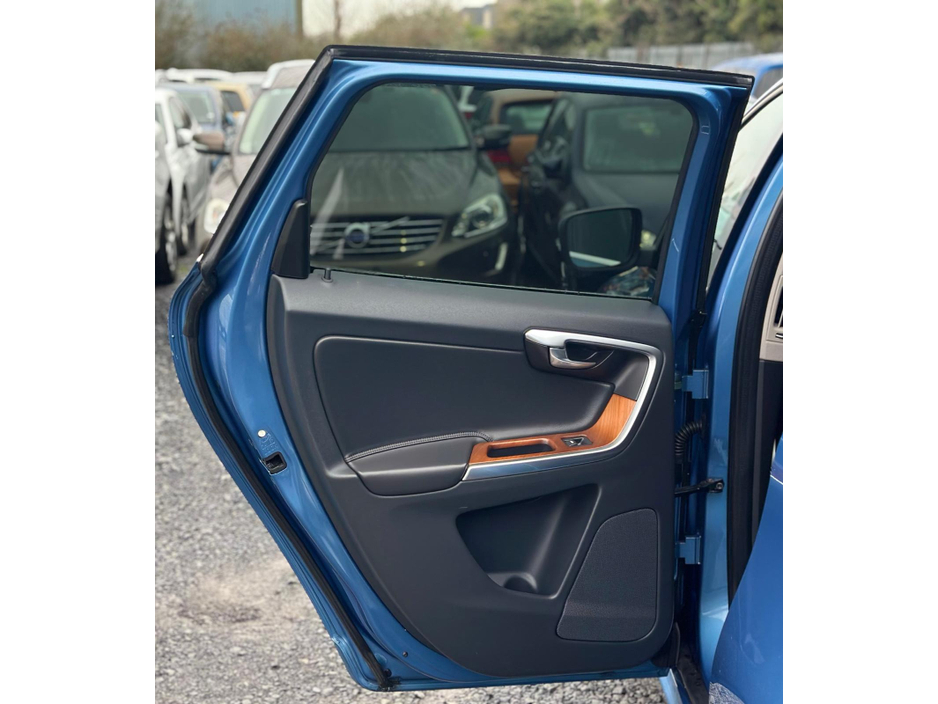 2017 Volvo XC60 2.0L Diesel Automatic  Sunroof (3276) €21,995