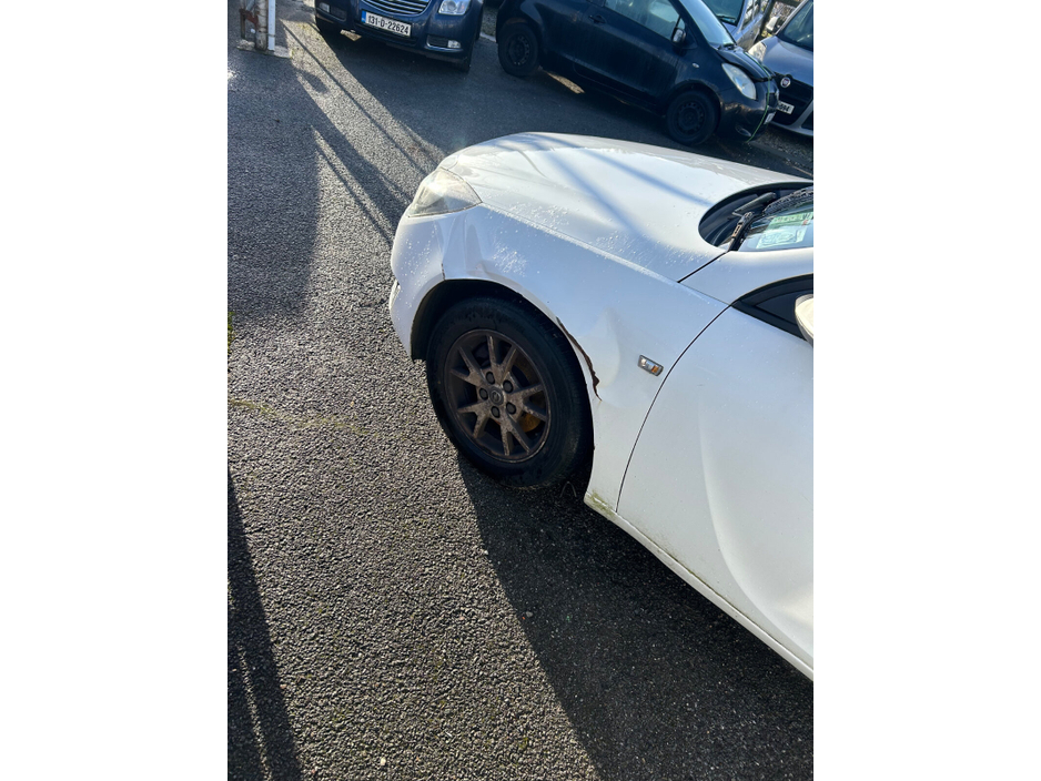 2014 Opel Insignia 2.0CDTI 140PS S €2,950