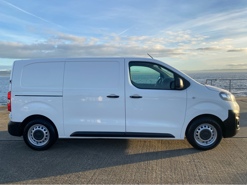 2020 Opel Vivaro 2700 Edition  L1H1 120 €11,495