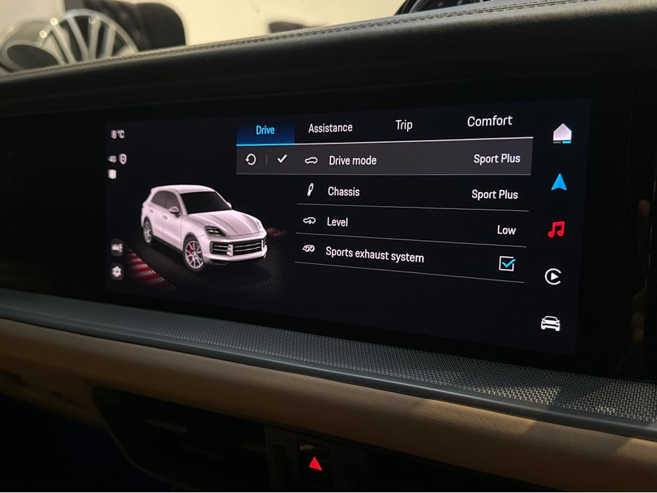 2024 Porsche Cayenne 3.0 V6 E-HYBRID MEGA  SPEC €109,950