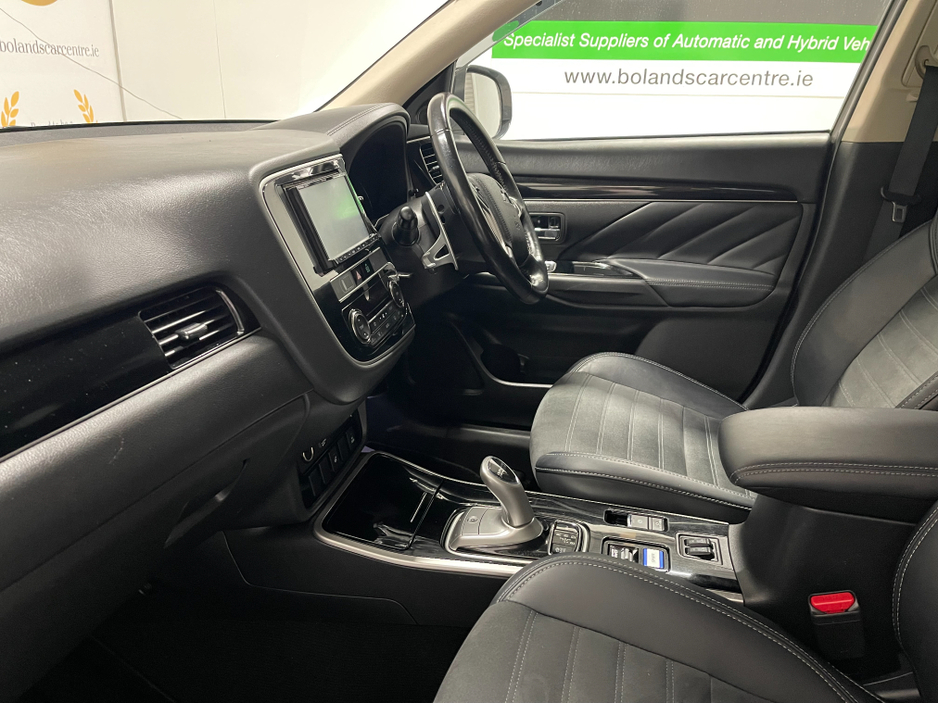 2019 Mitsubishi Outlander (Low Kms) HYBRID 2.4 PHEV AUTOMATIC 5DR MODEL  www.bolandscarcentre.ie €22,900