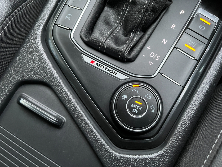 2020 Volkswagen Tiguan R-LINE 4MOTION AUTOMATIC 2.0 DIESEL //LOW MILES//HIGH SPEC//360 PARKING CAMERAS//HALF LEATHER HEATED FRONT AND REAR SEATS//KEYLESS ENTRY// €34,950