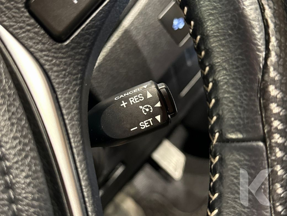 2016 Toyota Auris HYBRID G PACKAGE - BEIGE/BLACK FULL LEATHER INTERIOR - FACTORY ALLOYS - REVERSE CAMERA €13,950