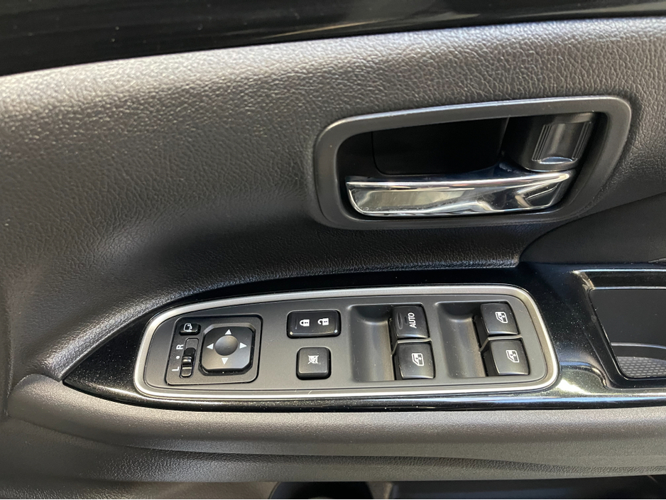 2017 Mitsubishi Outlander HYBRID 2.0 PHEV AUTOMATIC 5DR MODEL  www.bolandscarcentre.ie €17,900