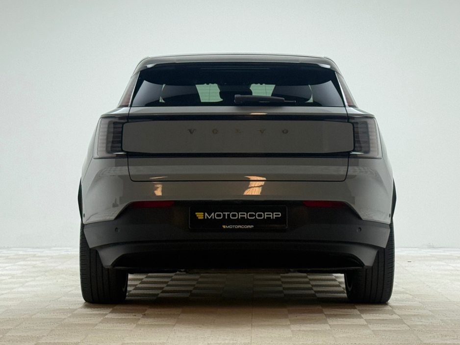 2024 Volvo EX30 ULTRA 69KWH *PAN ROOF* €35,990