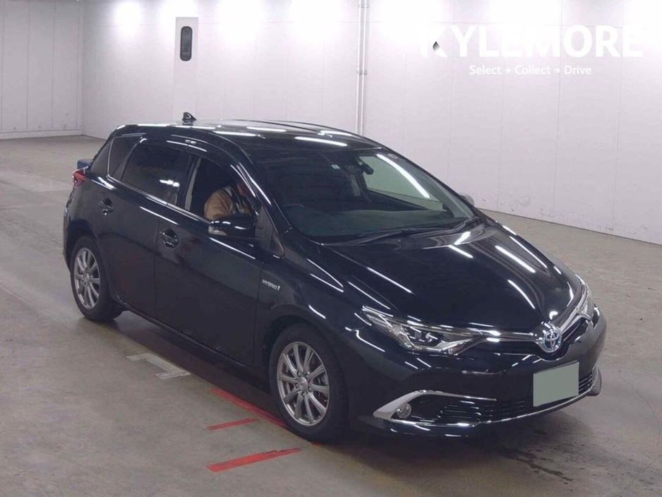 2018 Toyota Auris STANDARD - HYBRID - BLACK HALF LEATHER - FACTORY ALLOYS - REVERSE CAMERA €16,950